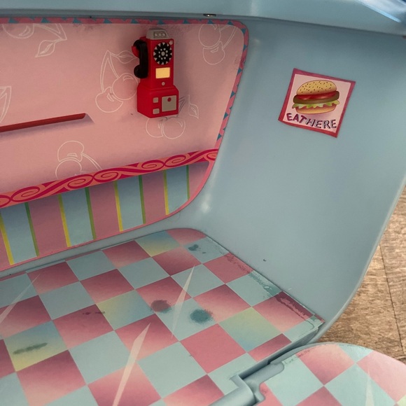 Lil Bratz Diner Playset With Doll and accessories - Picture 13 of 16